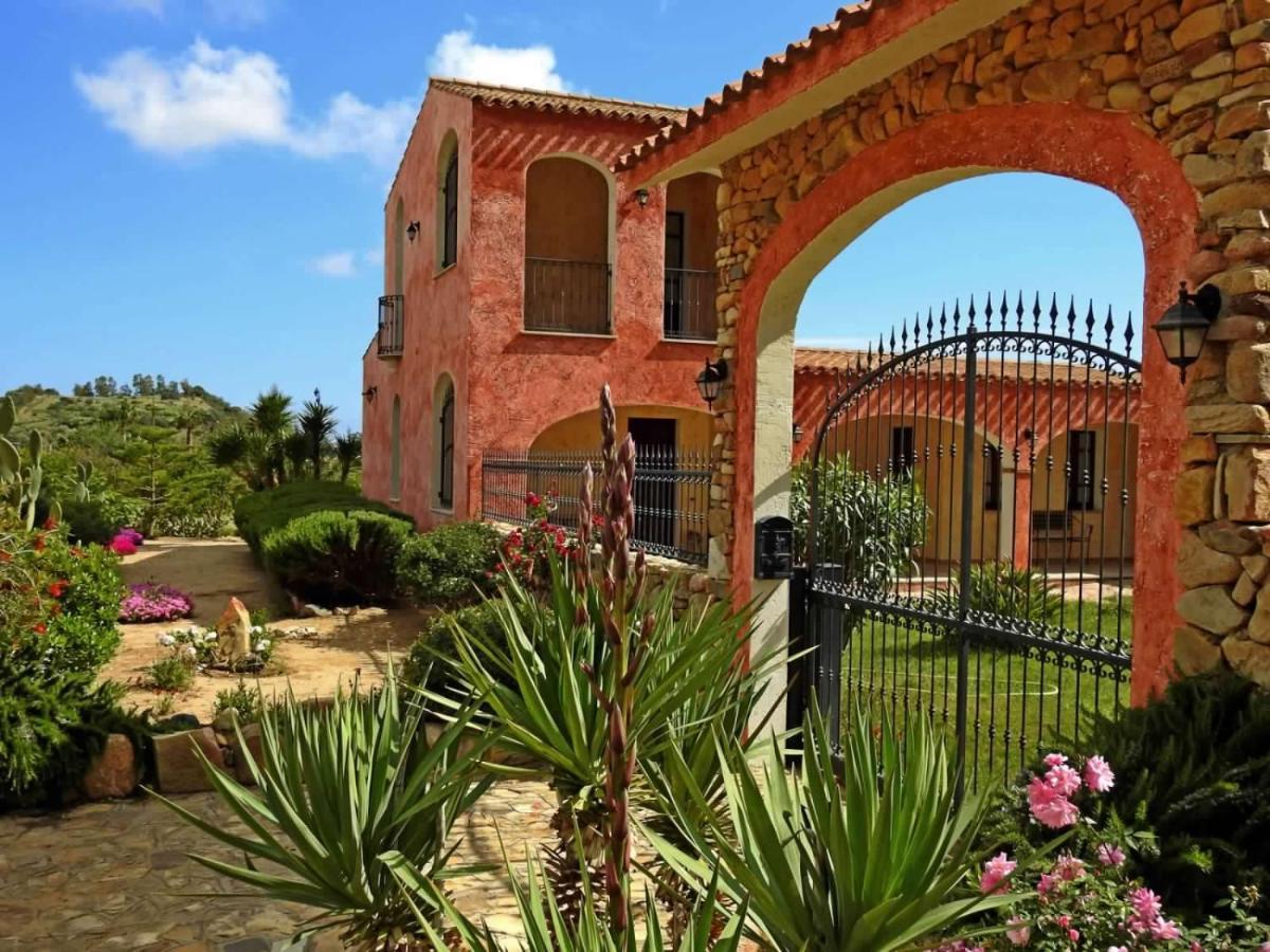 Hotel La Corte Rosada Villasimius Exterior photo
